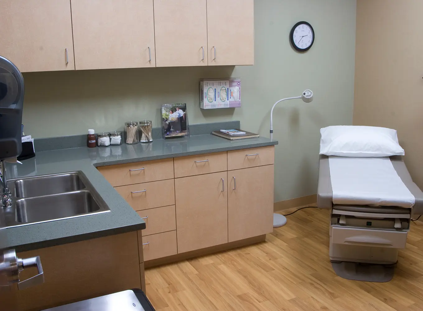 medical office and exam room cleaning services near Glen Carbon IL